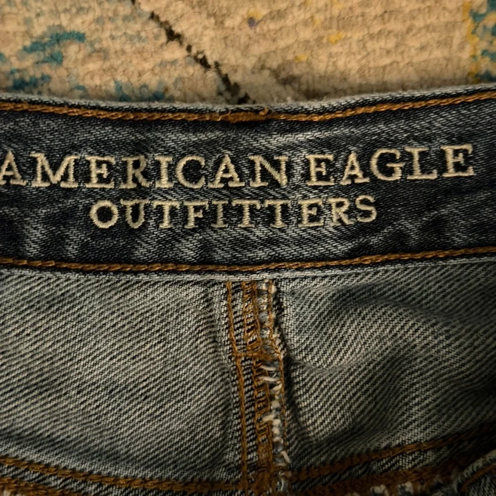 American Eagle Denim Shorts Womens 6 Blue Excellent Floral Embroidered Cut Off
